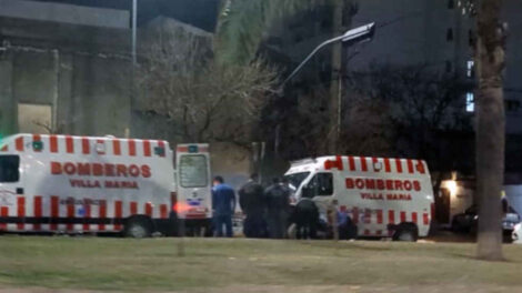 Chocaron a una ambulancia de bomberos que llevaba un herido