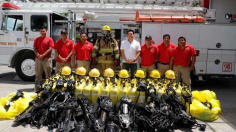 Cuerpo de Bomberos de Cozumel reciben equipo donado