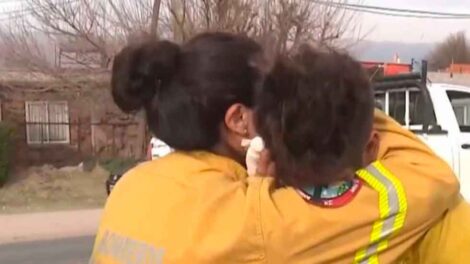 Un bombero se enteró de una tragedia familiar pero decidió seguir combatiendo los incendios