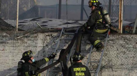 Dos bomberos resultan intoxicados por monóxido de carbono