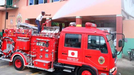 Embajada de Japón dona camión de bomberos a la Municipalidad de San Luis
