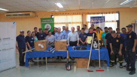 El Ministerio de Gobierno entregó equipamiento a Bomberos Voluntarios