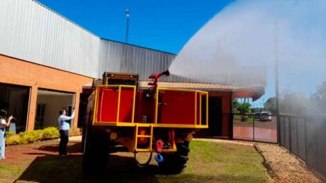 Nación comprará varias unidades del tractor bombero