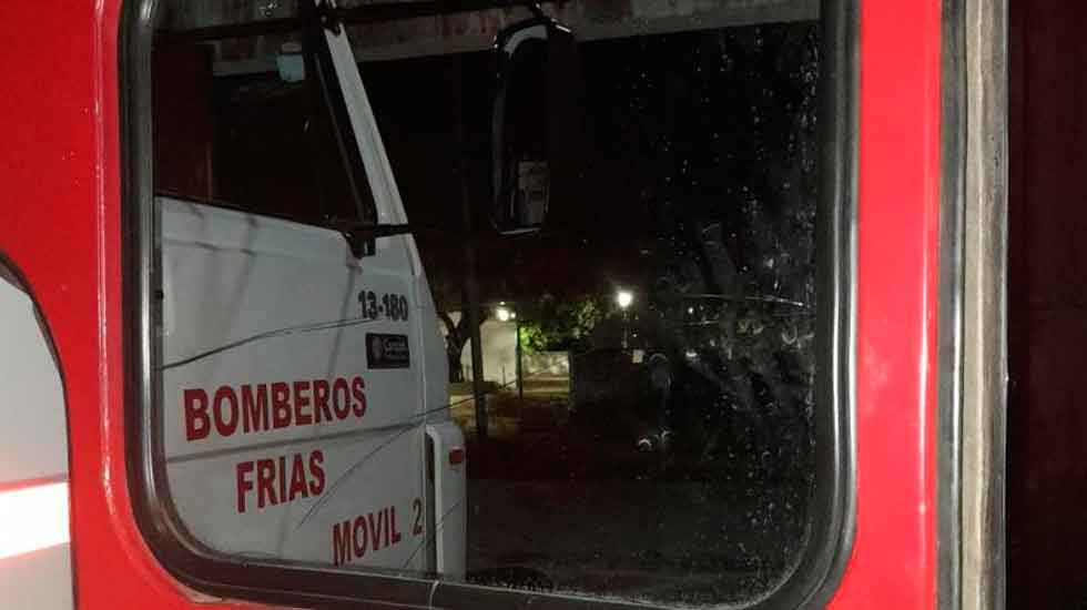 Camión de bomberos de Frías fue atacado por desconocidos