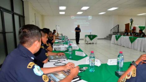 Instructor de Bomberos de Santiago lidera curso OBA en Guatemala