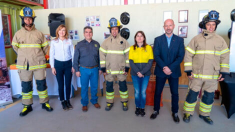 Bomberos de Sierra Gorda reciben donación en equipamiento