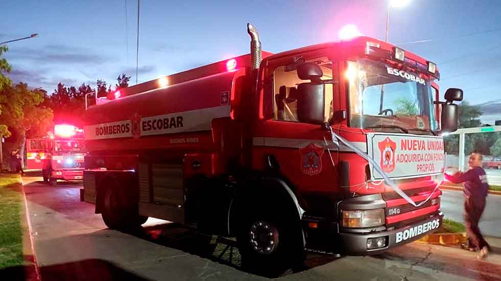 Bomberos de Escobar incorporó una nueva unidad cisterna