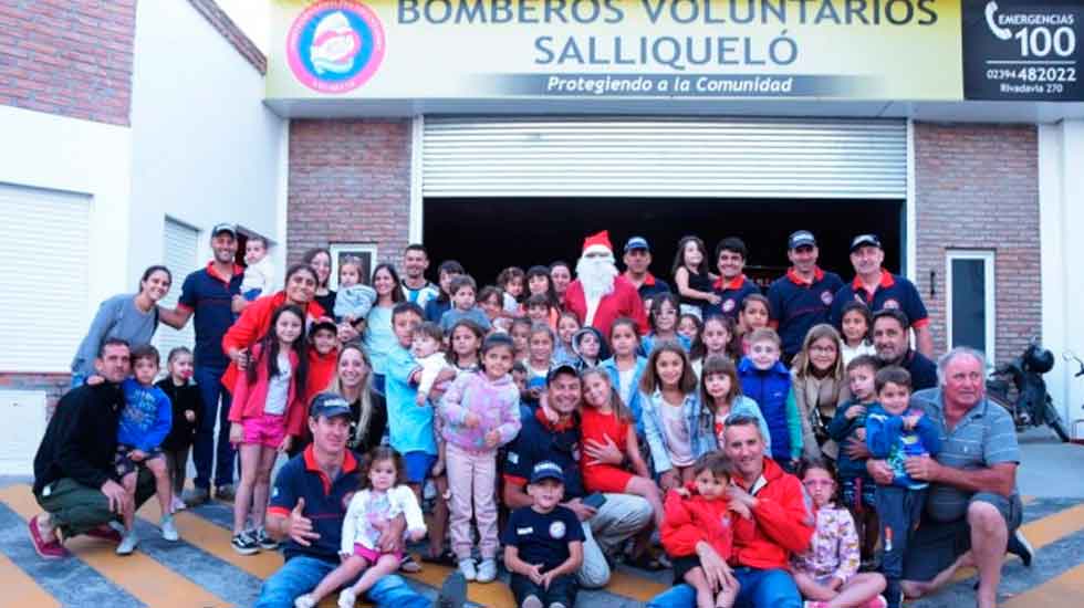 Tradicional caravana navideña de Bomberos Voluntarios