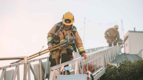 Bomberos Orizaba recibe motobomba con escalera elevada