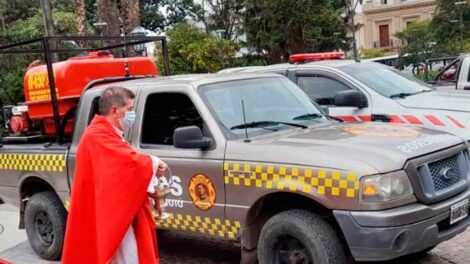 Misa y bendición de móviles de los bomberos voluntarios