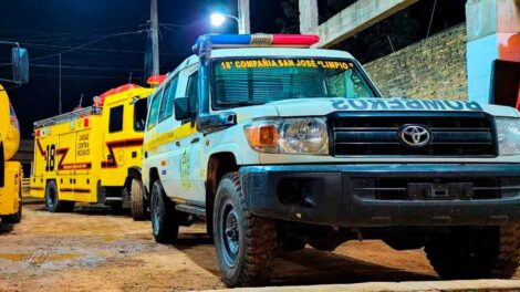 Bebé nació en camión de bomberos a metros del hospital de Limpio