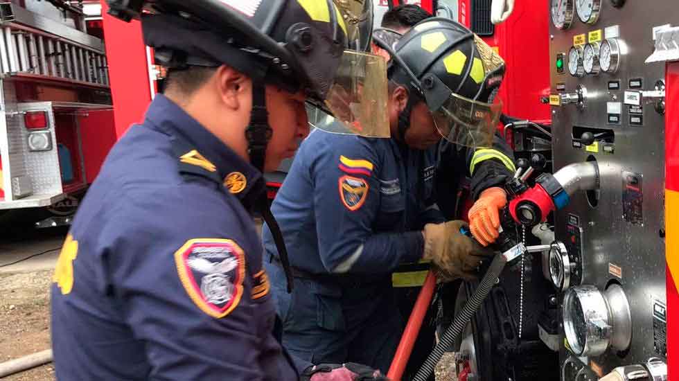 Bomberos reciben suma de dinero para fortalecer los equipos 