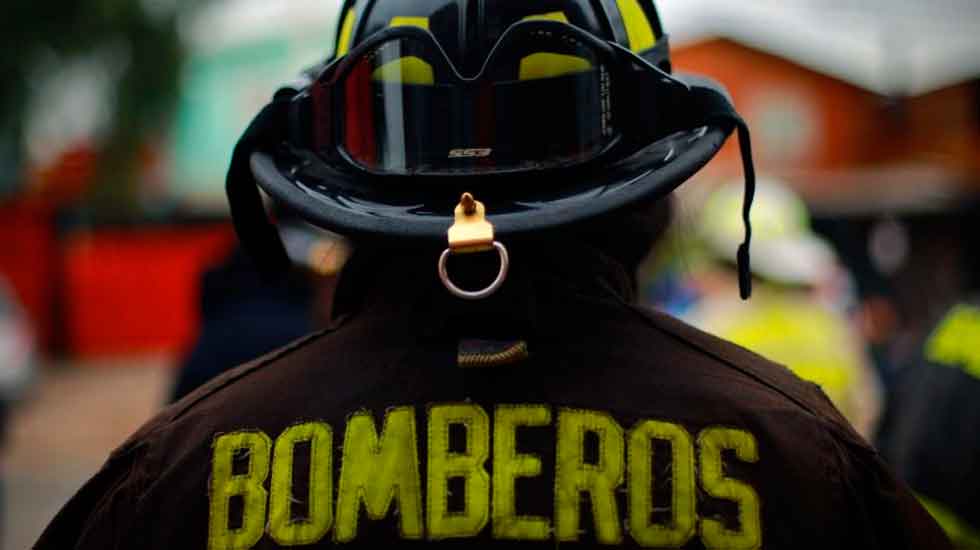 Bombero se encuentra grave tras combatir incendio en Villa Alemana