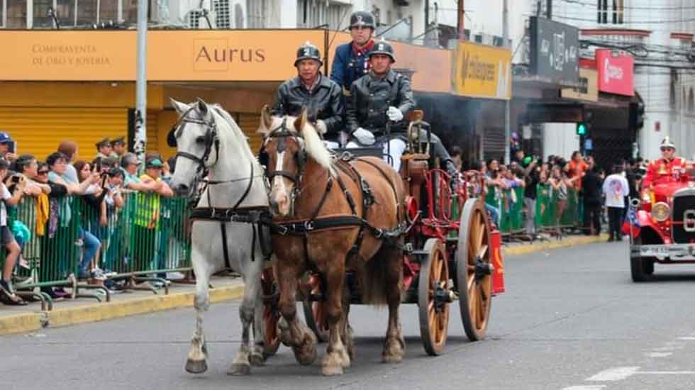 Gran concurrencia de público tuvo el desfile de Bomberos de Osorno