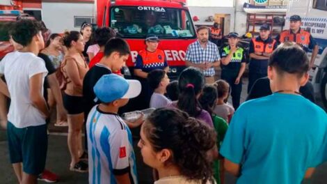 Bomberos de la Policía recibieron la visita de chicos de diferentes barrios