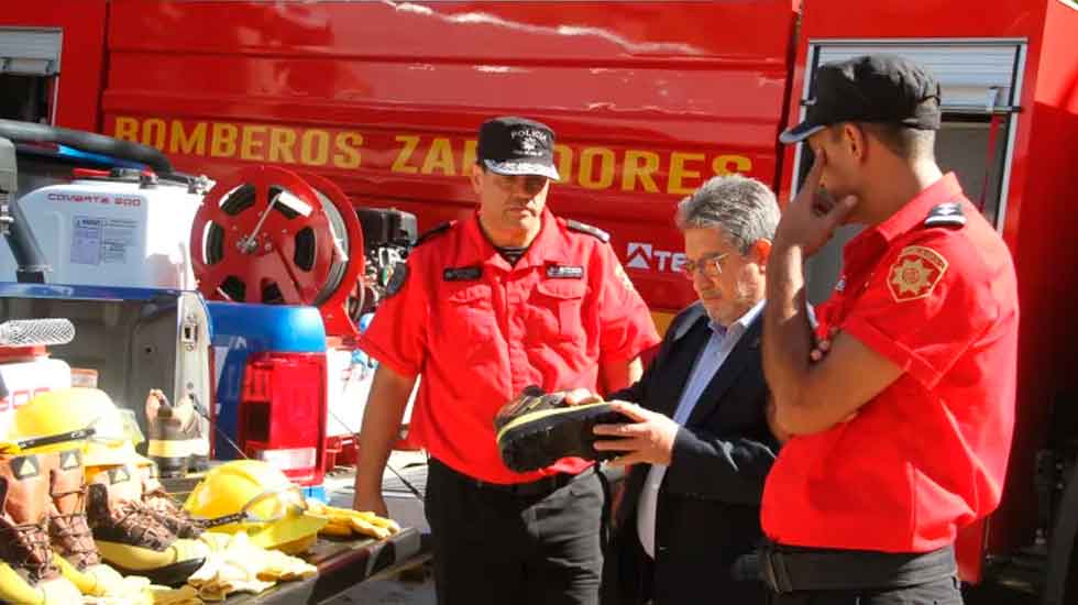 Bomberos Zapadores recibieron equipamiento y vehículos