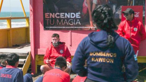 Cadetes de Bomberos se capacitaron con Guardavidas de Playa