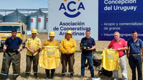 Donaron a los Bomberos de Concepción del Uruguay ropa forestal