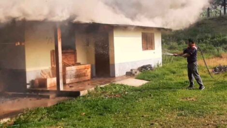 Se incendió una casa y alertan que los Bomberos carecen de equipo