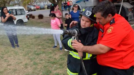 Bomberos organizan una jornada de integración y discapacidad