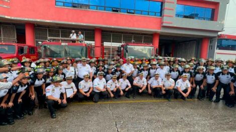 Cuerpo Voluntario de bomberos gradúa a 59 nuevos elementos