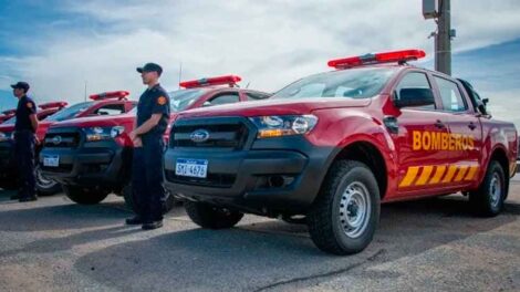 Personal de Bomberos y de la Policía recibieron 40 nuevos vehículos