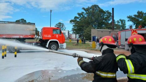 Bomberos de la Base Naval Puerto Belgrano realizó un simulacro de incendio