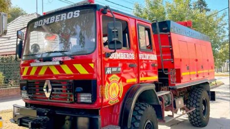 Entregaron un nuevo camión a los bomberos de Sauce Viejo