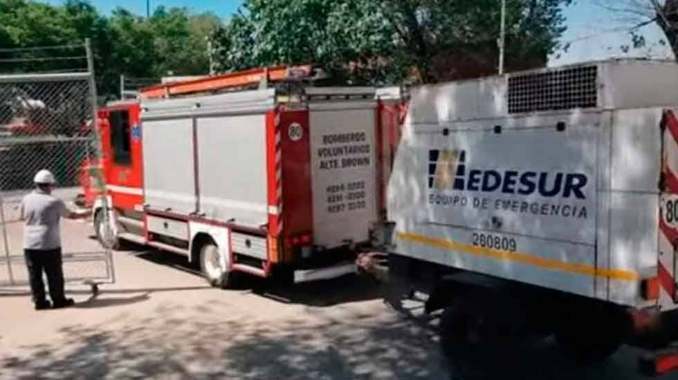 Bomberos de Brown recibieron un grupo electrógeno y un camión elevador