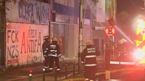 Tres bomberos resultaron lesionados en incendio de Independencia