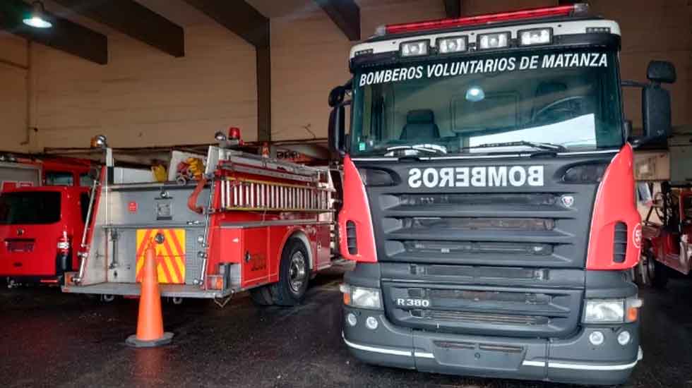 Bomberos celebró la llegada de 17 unidades móviles importadas desde Europa