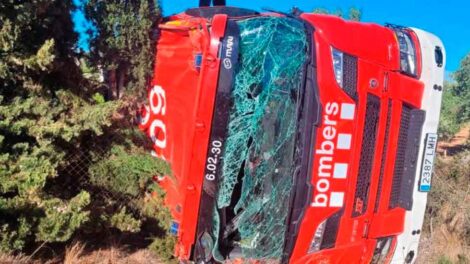 Cuatro bomberos heridos en un accidente