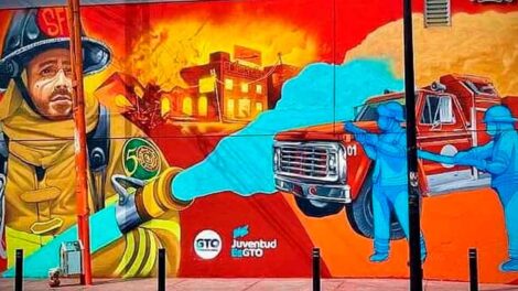 Reconocen a la labor de los bomberos en mural