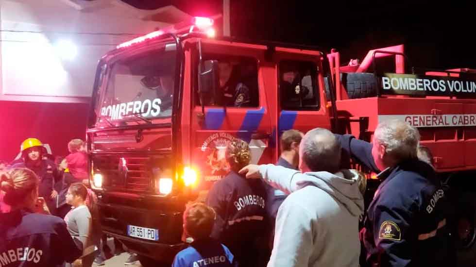 Bomberos voluntarios de General Cabrera con nuevo autobomba