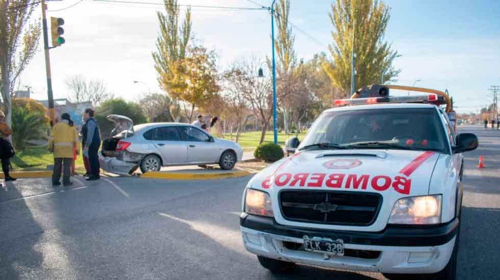 Una camioneta de Bomberos chocó cuando se dirigía a apagar un incendio