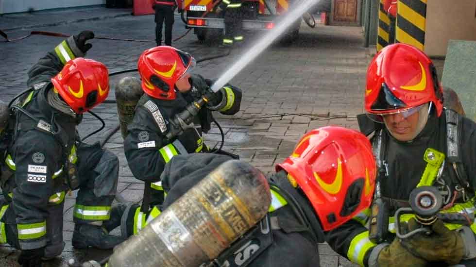 Bomberos de la Policía suman nuevo equipamiento de protección personal