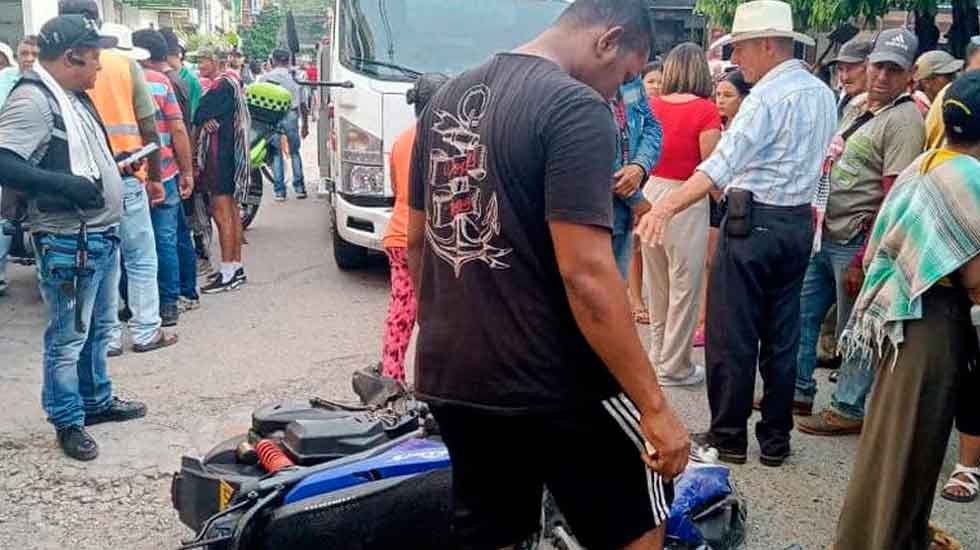 Carro de bomberos de Puerto Berrío chocó y dejó dos personas heridas