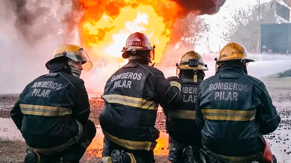 Bomberos de Pilar celebraron su día con una exhibición