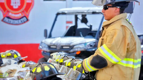 Dotan de equipos a los bomberos de Durango