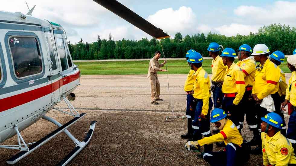 México envía un nuevo contingente de bomberos a Canadá