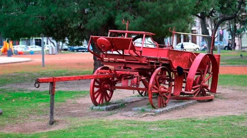 Restaurarán el histórico carro de bomberos de la Plaza San Martín