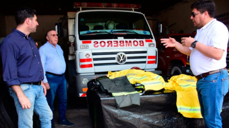 Entregaron indumentarias al personal de Bomberos Voluntarios de Frías