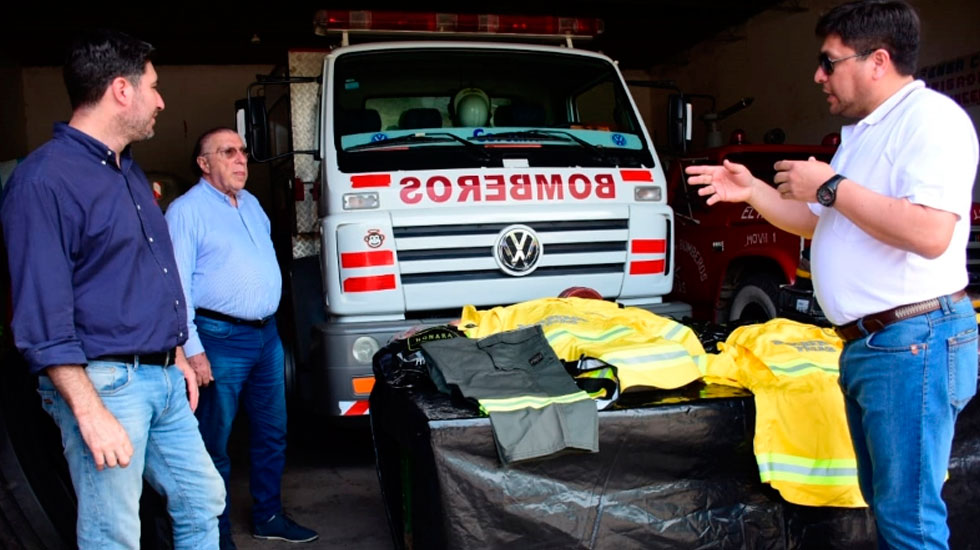 Entregaron indumentarias al personal de Bomberos Voluntarios de Frías