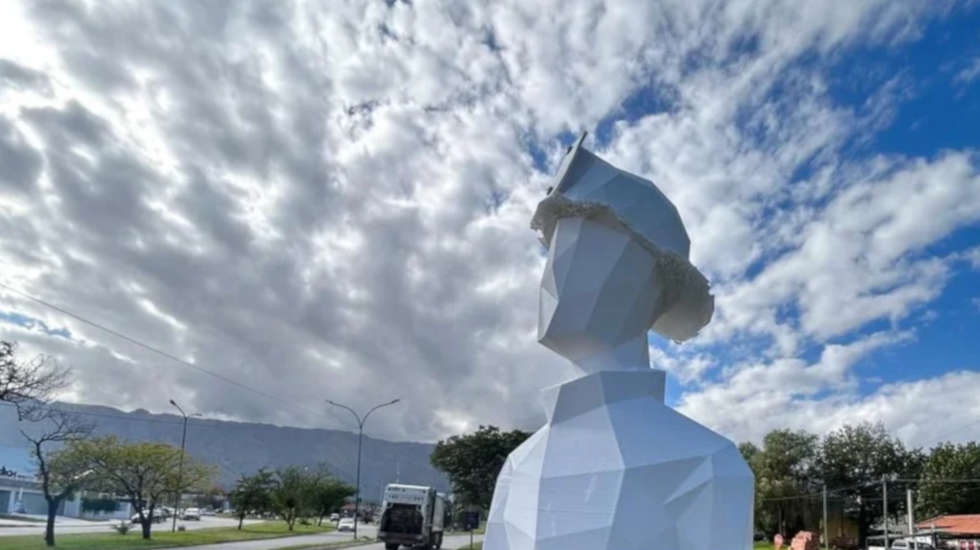 El sábado inauguran una escultura en honor a los bomberos