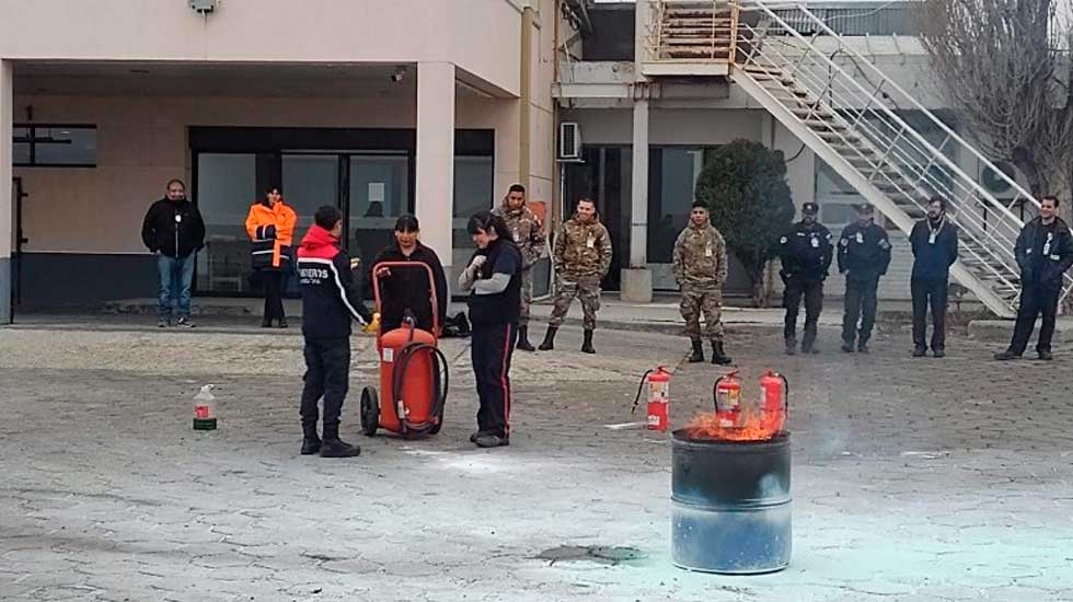 Bomberos realizó capacitación sobre el manejo de incendios