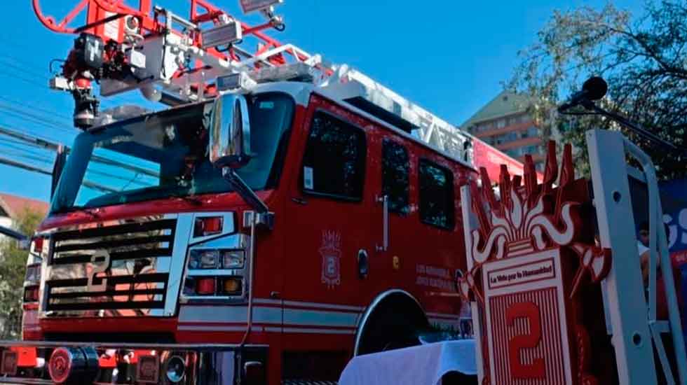 Bomberos adquiere carro con escala telescópica de última generación