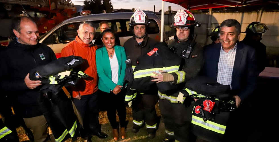 Bomberos de Chiguayante recibieron trajes de última generación