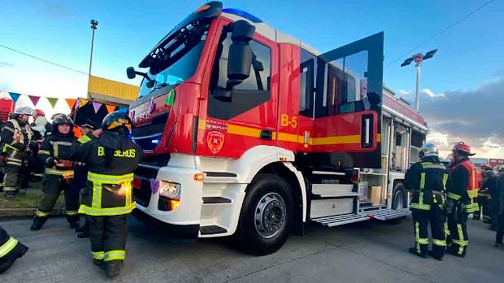 Bomberos de Nueva Braunau reciben su nuevo carro de bombas