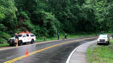 Una motocicleta chocó con la Camioneta de Bomberos Voluntarios