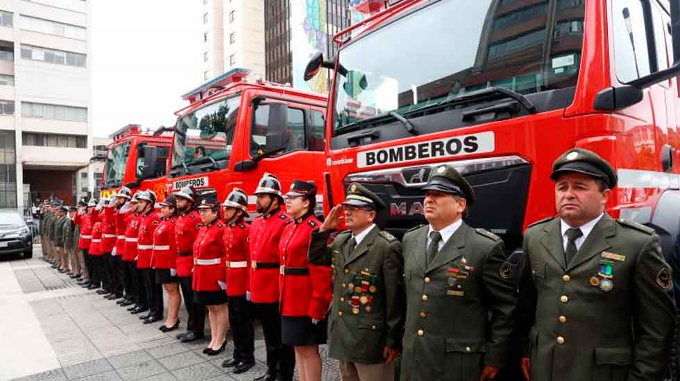 Bomberos de Valparaíso recibieron tres nuevas unidades de material mayor